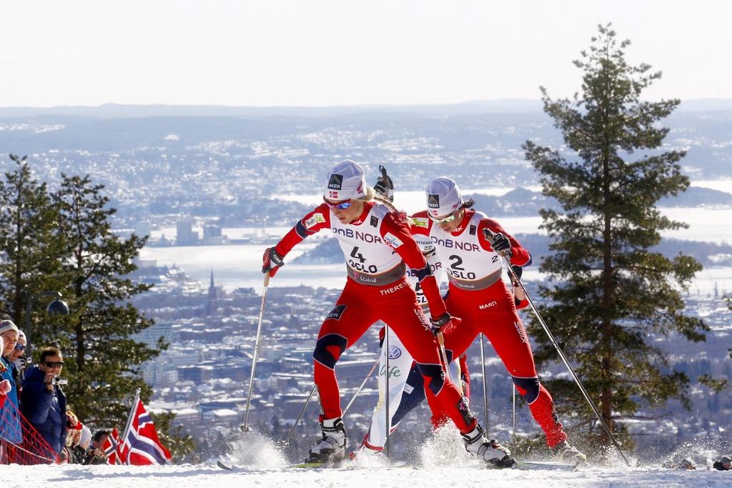 Therese Johaug devance sa compatriote Marit Björgen, privant celle-ci d'une 5e médaille d'or. [Keystone - Kyrre Lien]