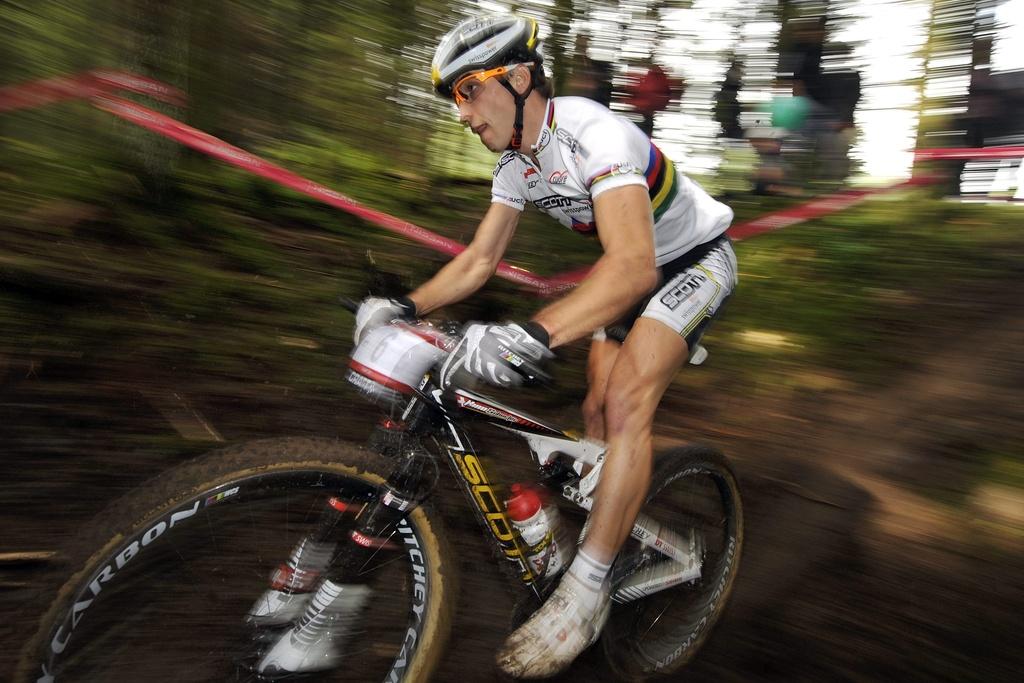 Nino Schurter, champion du monde 2009, aimerait bien récupérer son maillot. [Keystone - Dominic Favre]