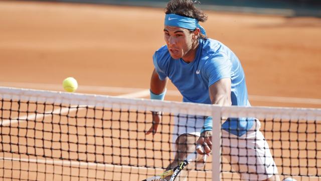 Nadal fait figure de guerrier apache sur les courts avec son bandeau et son teint hâlé. [Kerim Okten.]