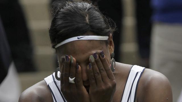 Serena n'a pas pu cacher son émotion mardi sur le Centre Court de Wimbledon. [Sang Tan]