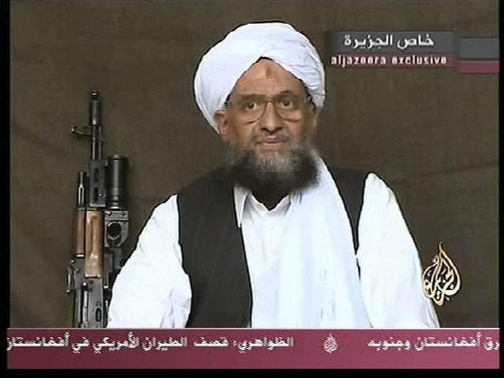 Ayman al-Zawahiri sur un enregistrement vidéo diffusé en septembre 2004 sur Al-Jazeera.