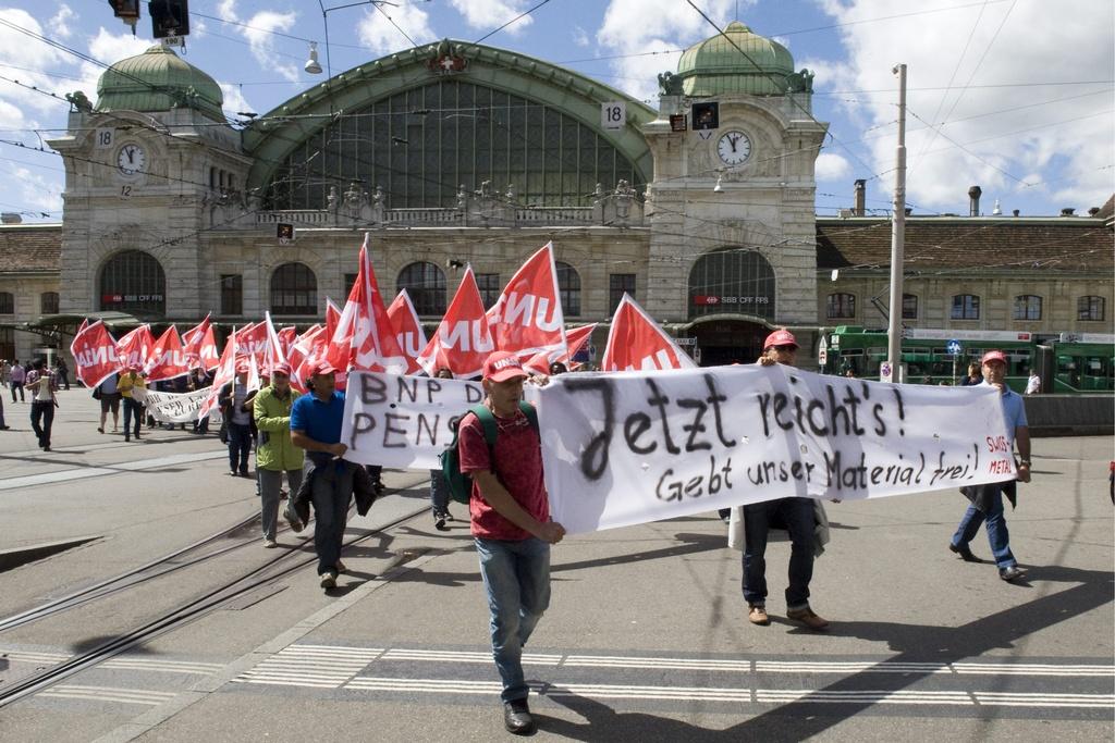 Swissmetal, Dornach, Reconvilier, manifestation à Bâle, BNP Paribas. [Georgios Kefalas]