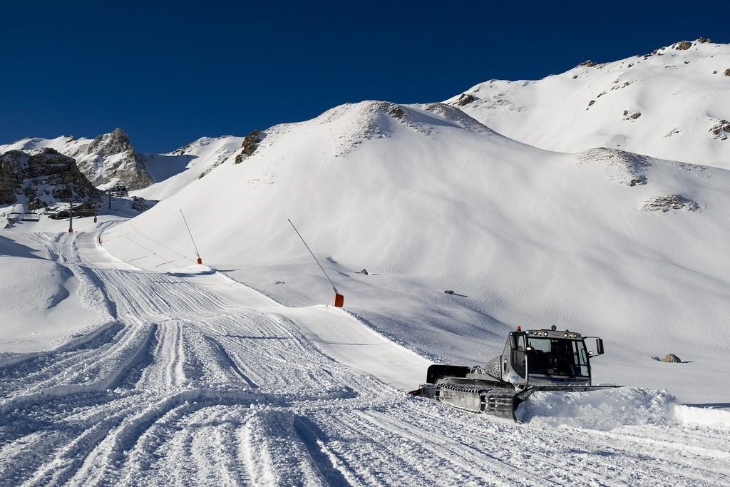 Les stations de ski helvétiques sont soulagées après les chutes de neige récentes. [Jean-Christophe Bott]