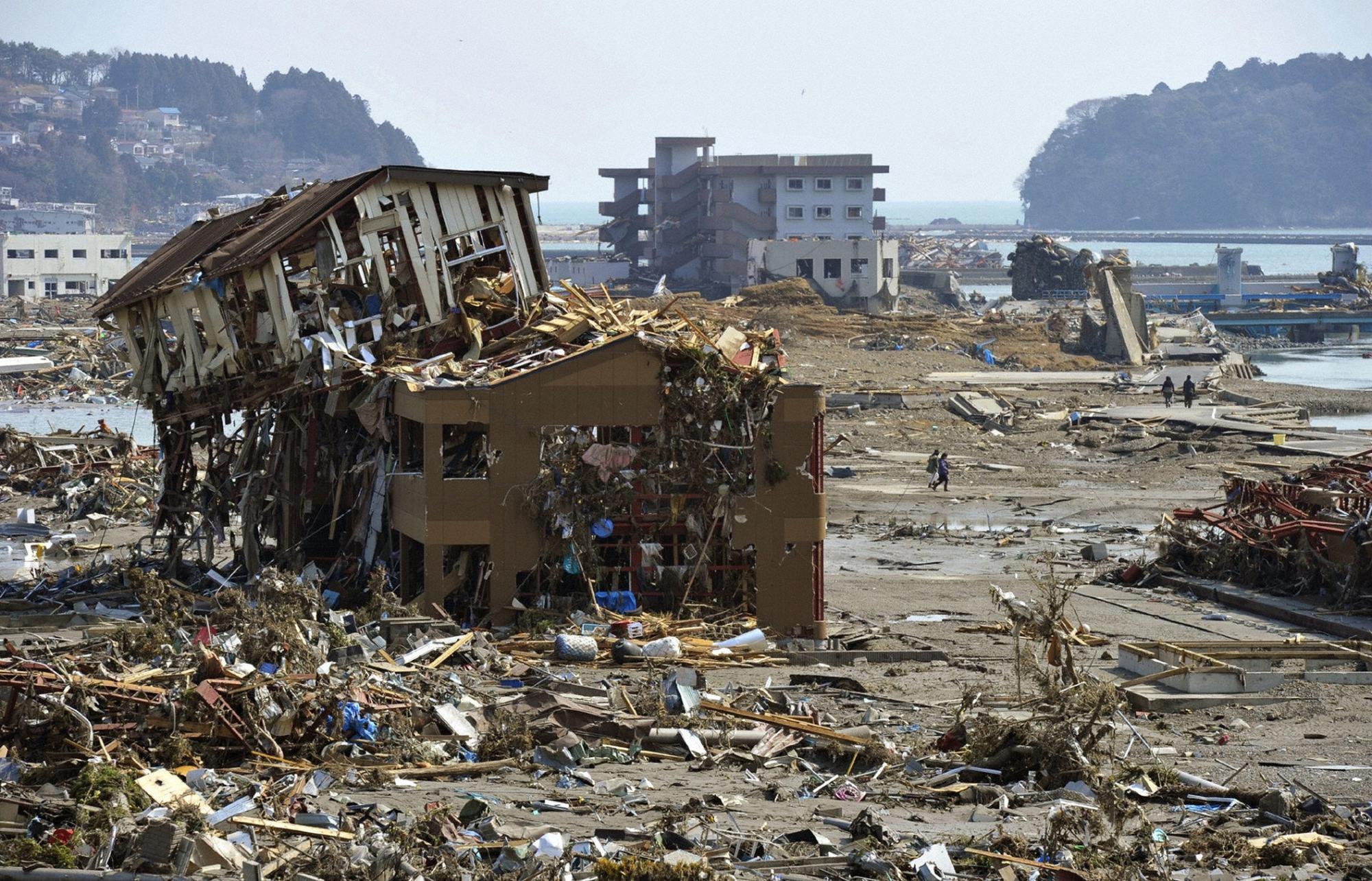 Des milliers de corps pourraient être ensevelis sous les décombres à Minamisanriku. [Kyodo]