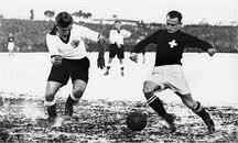 Xam Abegglen face à l'Allemagne aux JO 1924 de Paris. La Suisse ira en finale (0-3 contre l'Uruguay) [football.ch]