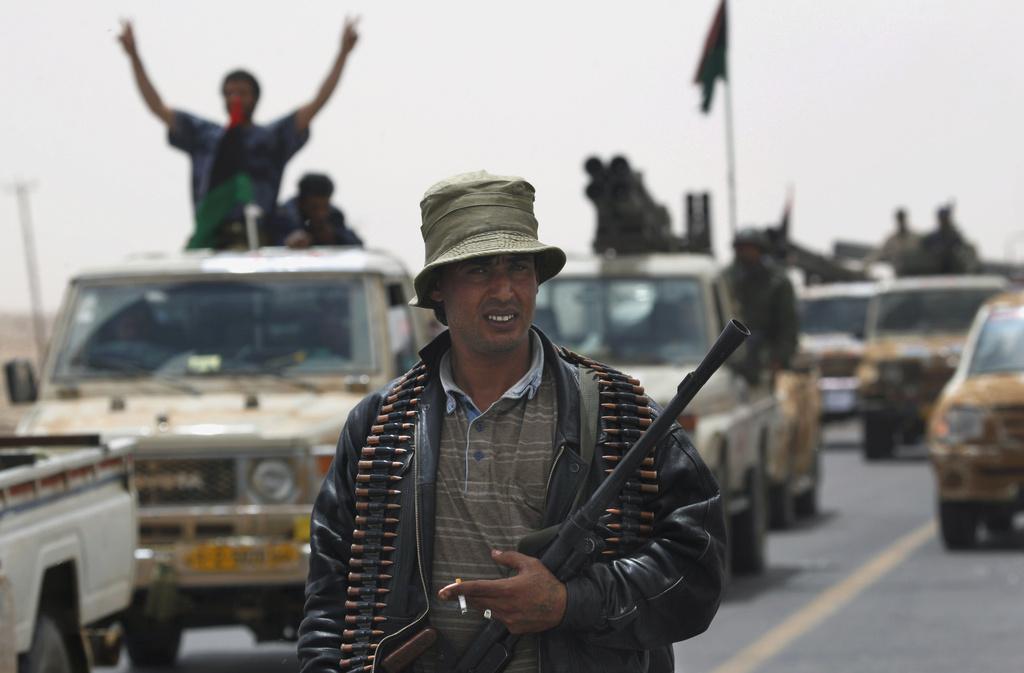 Des rebelles sur la route de Brega, à l'ouest d'Ajdabiya. [KEYSTONE - Nasser Nasser]