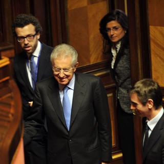 L'ex-commissaire européen Mario Monti, pressenti pour succéder à Silvio Berlusconi, arrive au Sénat pour le vote de ce vendredi 11 novembre 2011. [Andreas Solaro]