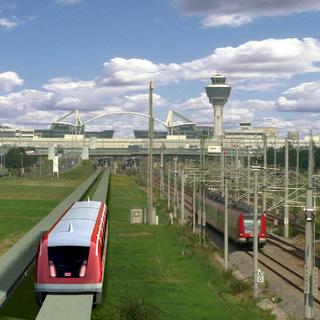 Trains reliant l'aéroport de Munich au centre de la ville. [Keystone]