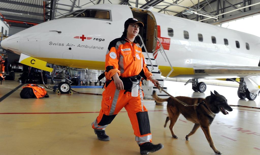 Des simulations de recherche de victimes de catastrophes naturelles sont prévues (Photo: départ pour le Japon, le 12 mars dernier). [Walter Bieri]