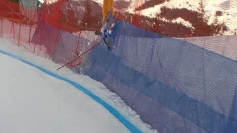 Ski alpin / super-combiné de Wengen: chute spectaculaire d'Andy Plank (ITA)
