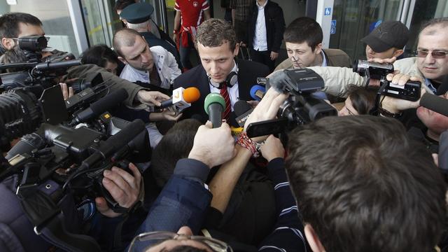 Wölfli a été assailli par les journalistes bulgares à l'aéroport.