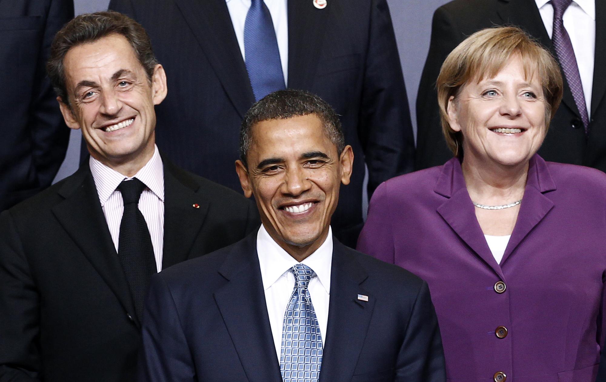 Nicolas Sarkozy, Barack Obama et Angela Merkel (ici lors d'un sommet de l'OTAN en 2010), se sont entendus sur des mesures contre la Syrie. [REUTERS - Kevin Lamarque]