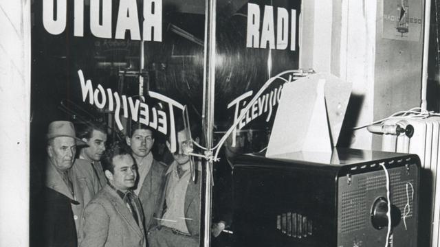 1954 Les premiers téléspectateurs [TSR 1954]