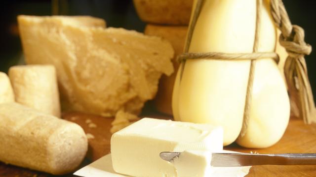 Les graisses saturées, contenues par exemple dans le beurre, participent à la formation de cholestérol. [Mirko Iannace]