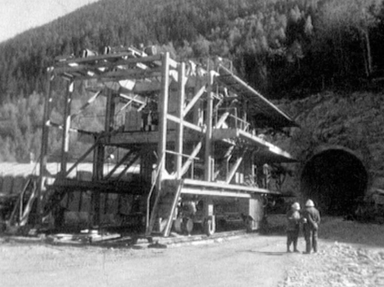 Percement du tunnel Mont-Blanc en 1962. [RTS]