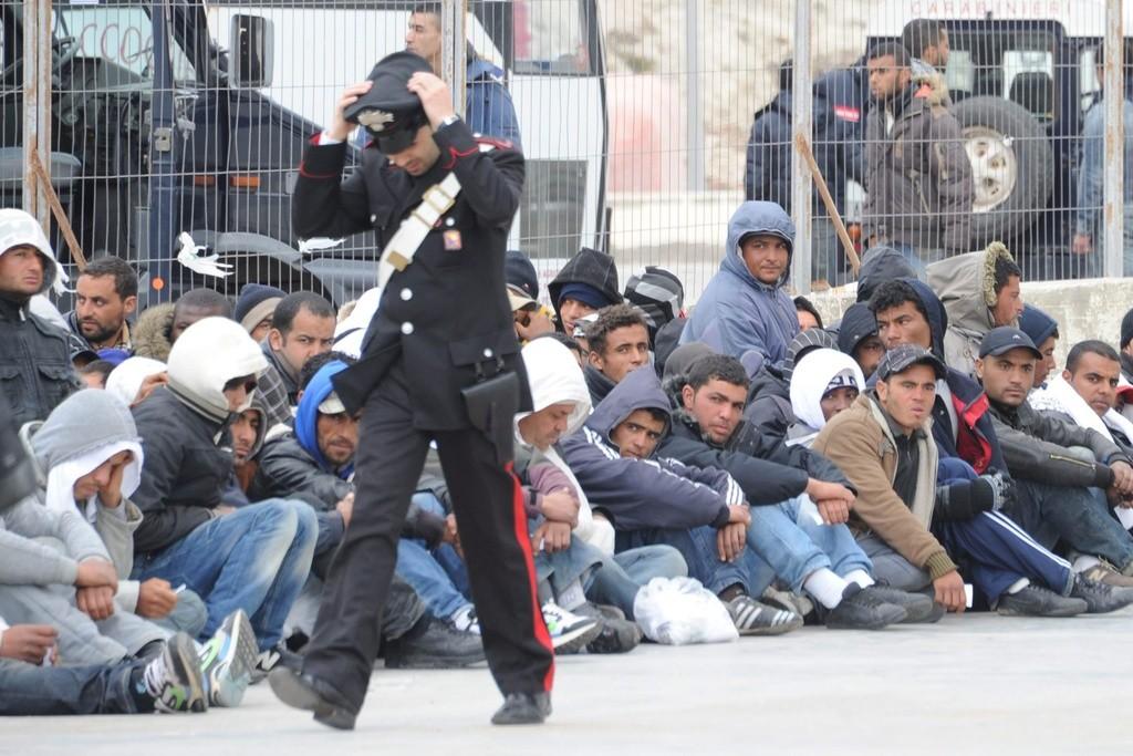 Des milliers de migrants sont encore en attente à Lampedusa. [Ciro Fusco]