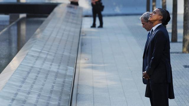 Barack Obama et George W. Bush réunis sur le site de Ground Zero. [Mandel NGAN]