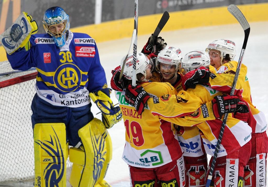 Victorieux à Davos, Langnau a fait un pas de plus vers une qualification pour les play-off. [KEYSTONE - ARNO BALZARINI]