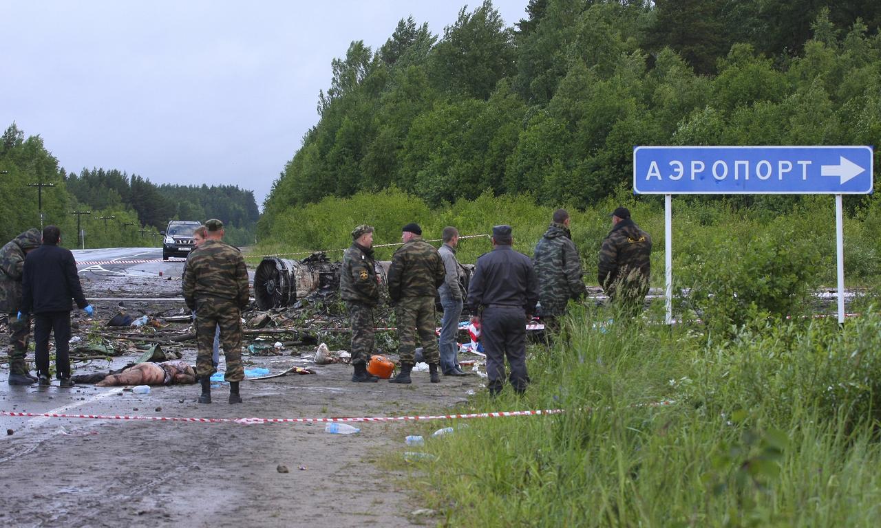 Les secours ont découvert un véritable carnage, avec des corps éparpillés sur l'autoroute. [REUTERS - Vladimir Larionov]