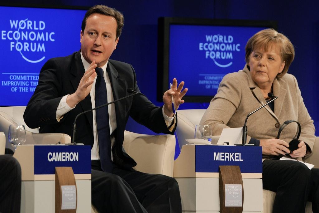 David Cameron et Angela Merkel ont parlé d'une seule voix vendredi à Davos. [KEYSTONE - JEAN-CHRISTOPHE BOTT]