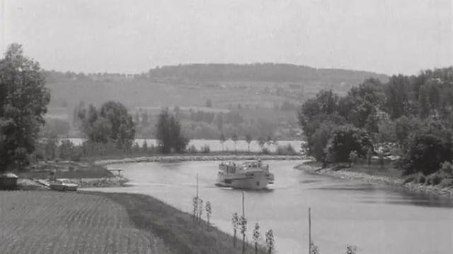 Le canal de la Broye en 1968. [TSR 1968]