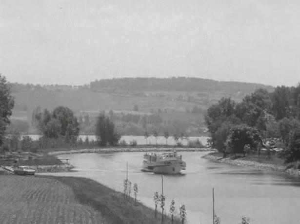Le canal de la Broye en 1968. [TSR 1968]