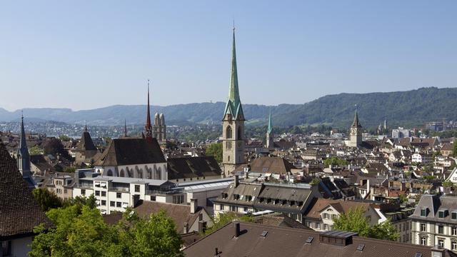 Une équipe de l’Ecole polytechnique fédérale de Zurich, dirigée par Mark Brink, a analysé le sommeil de 27 personnes habitant près de 9 églises du canton. [Keystone - Alessandro della Bella.]