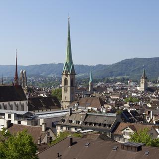 Une équipe de l’Ecole polytechnique fédérale de Zurich, dirigée par Mark Brink, a analysé le sommeil de 27 personnes habitant près de 9 églises du canton. [Keystone - Alessandro della Bella.]