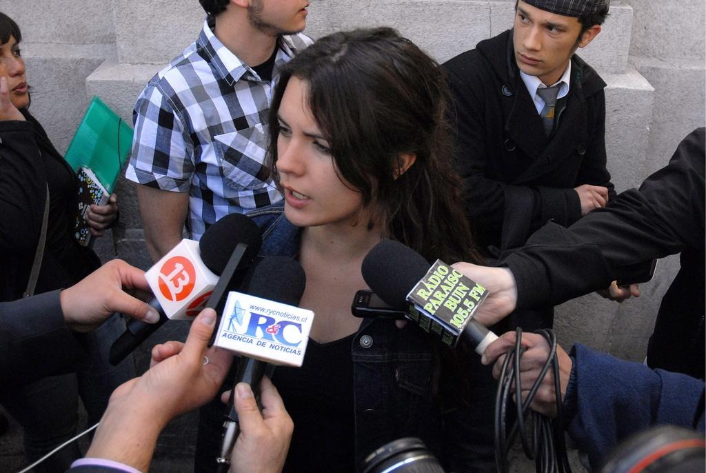Camila Vallejo, leader estudiantine, a déploré que la demande d'autorisation de manifester au centre-ville n'ait pas été donnée par le gouvernement. [KEYSTONE - RAUL GOYCOOLEA]