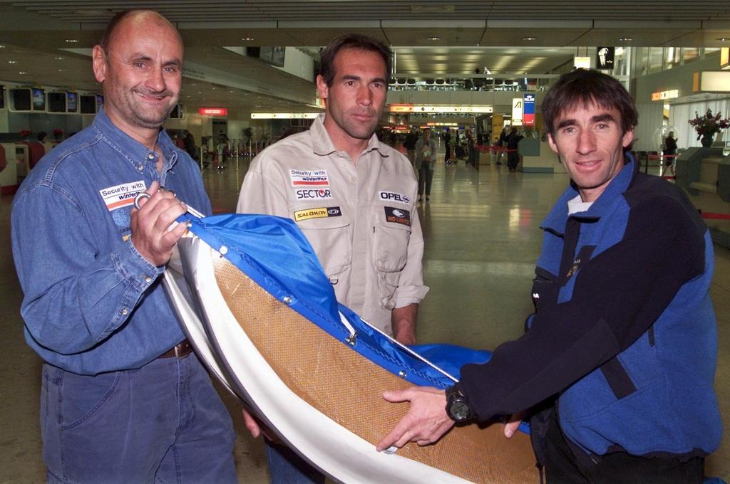 Jean Troillet, Mike Horn et Erhard Loretan ont uni leurs forces en 2001 pour traverser le Groenland à ski. [KEYSTONE - Laurent Gillieron]