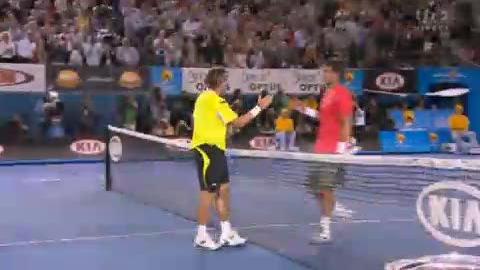 Tennis / Open d'Australie: Rafael Nadal (ESP) - David Ferrer (ESP). Nadal manque le break à plusieurs reprises et Ferrer transforme sa 1re balle de match (6-4 6-2 6-3)