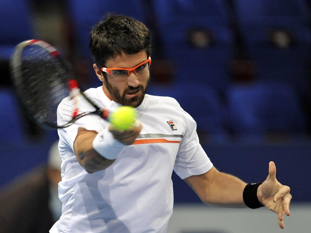 Mal en point, Tipsarevic a tout de même disputé son match, avant d'abandonner. Heureusement pour Chiudinelli, Murray s'est lui ensuite retiré... [Georgios Kefalas]