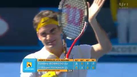Tennis / Open d'Australie: C'est un nouveau record! Pour la 27e fois de suite, Roger Federer se qualifie pour un quart de finale d'un tournoi du Grand Chelem. Le Bâlois élimine Robredo 6-3 3-6 6-3 6-2
