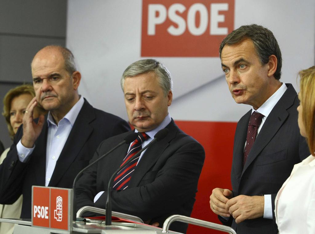 José Luis Rodriguez Zapatero, à droite, a annoncé qu'il ne solliciterait pas de nouveau mandat l'an prochain.