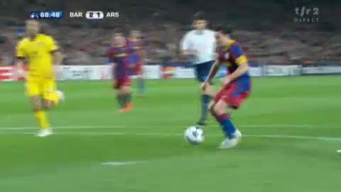 Football / Ligue des Champions (1/8 retour) : Barcelone – Arsenal (2-1) Xavi offre le 2ème but à Barcelone