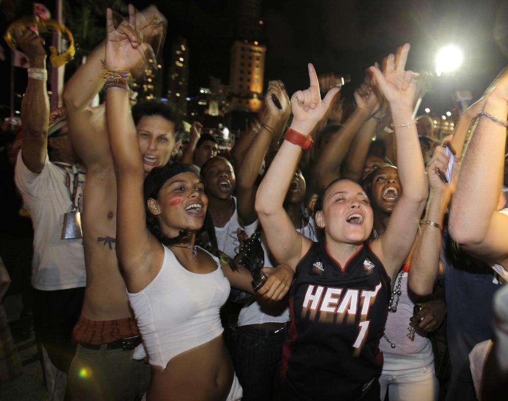La qualification du Heat pour la finale a provoqué des scènes de liesse dans les rues de Miami. [KEYSTONE - Lynne Sladky]