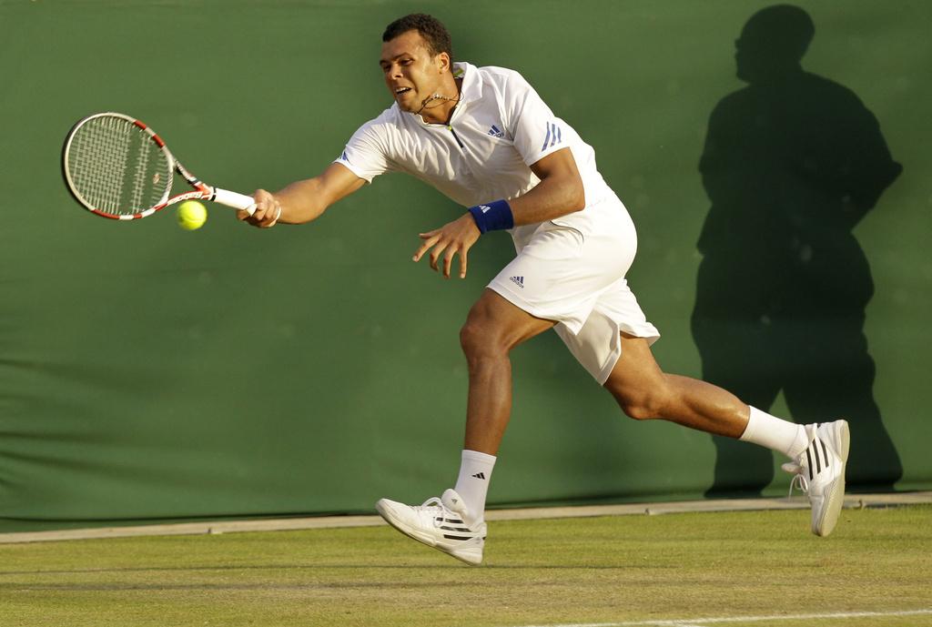 Tsonga retrouvera Federer pour un 6e match, le 1er sur gazon. [Keystone - Sang Tan]