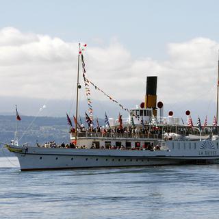 Remis en service en 2009, "La Suisse" est le bateau à vapeur amiral de la flotte Belle Epoque CGN. [Jean-Christophe Bott]