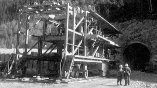 Percement du tunnel Mont-Blanc en 1962. [RTS]