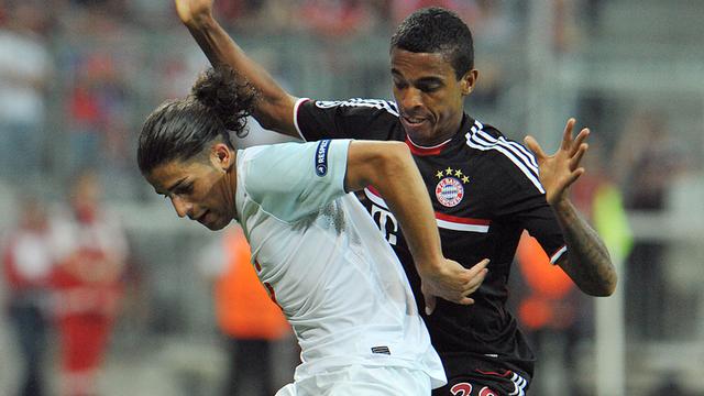 Grande satisfaction du match aller, Ricardo Rodriguez (ici face à Luiz) a mené la vie dure à la star Arjen Robben. [Kerstin Joensson]