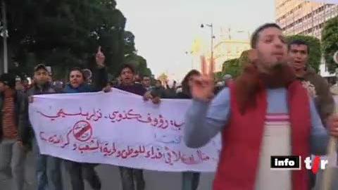 Tunisie: Des manifestants venus de la province réclament la démission du gouvernement provisoire.