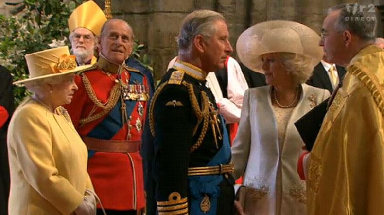 La reine Elisabeth II, le prince Philippe, le prince Charles et la duchesse Camilla à l'entrée de Westminster.