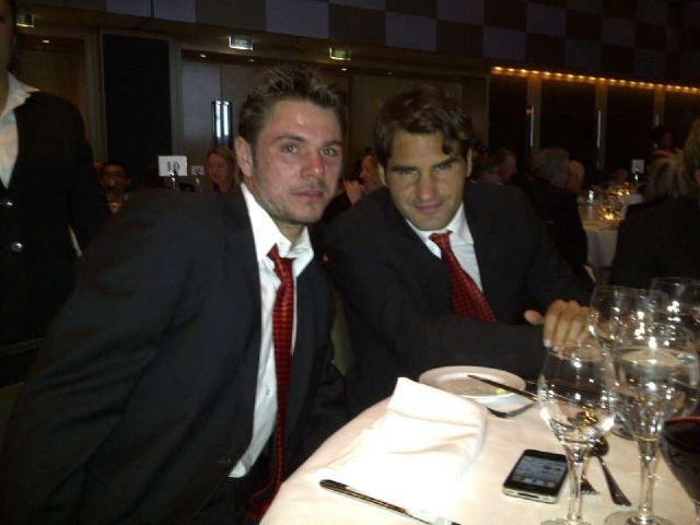 Wawrinka et Federer lors du dîner officiel mercredi soir à Sydney. [(source: twitter stan wawrinka)]