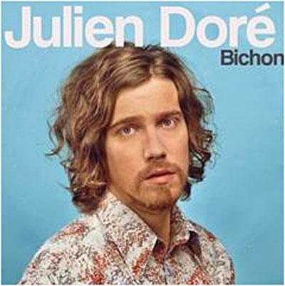 Julien Doré a réussi l'exploit d'imiter le regard d'un bichon sur la pochette de l'album.