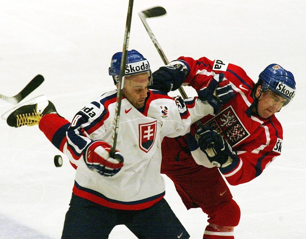 La star slovaque Pavol Demitra (à g.) faisait partie de l'effectif du club russe. [KEYSTONE - RUDI BLAHA]