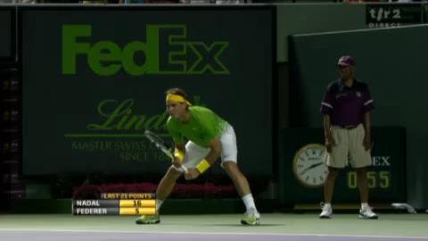 Tennis / Miami (finale): Nadal – Federer. Un jeu âpre avec les plus beaux points du match. Federer revient à 6-3 3-1