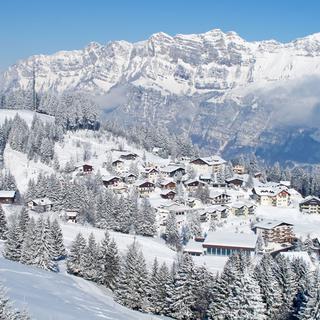 Selon le dernier rapport sur le climat en Suisse, la neige devrait se faire plus rare en hiver. [swisshippo]