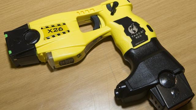 Au total, 18 polices cantonales utilisent des tasers actuellement. [Salvatore Di Nolfi]