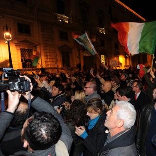 Les Italiens ont fêté le départ de Silvio Berlusconi ce samedi 12 novembre. [Gabriel Bouys]