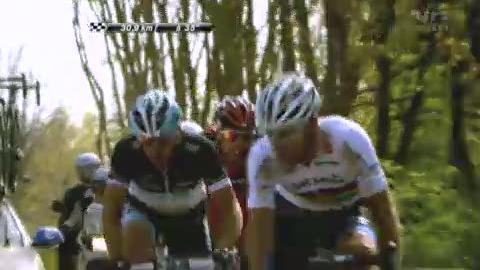 Cyclisme / 109e Paris-Roubaix: Hushovd et Ballan ne roulant pas avec lui, Cancellara cesse de rouler